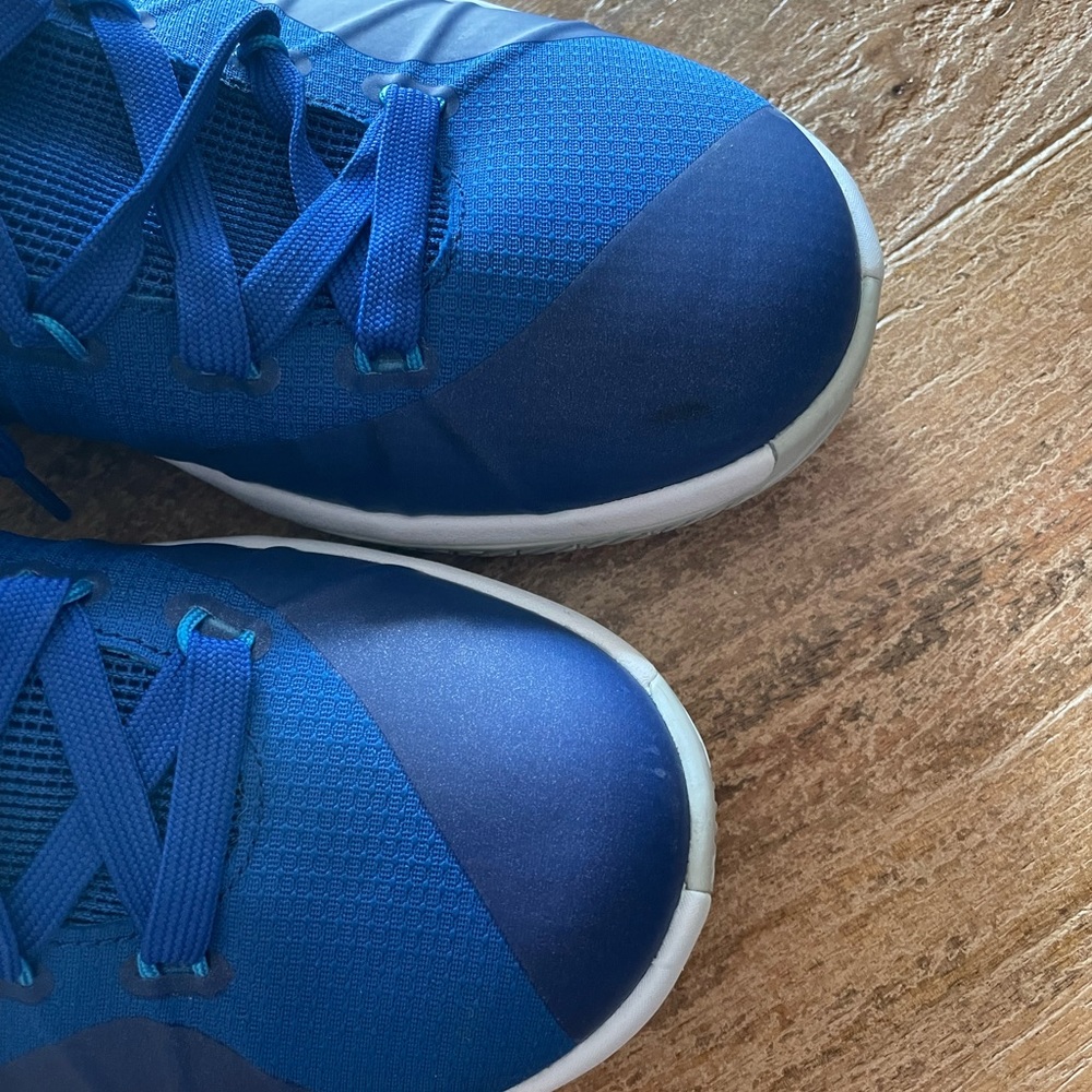 2015 Nike Hyperdunk - image 4